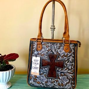 Ladies conceal/carry handbag. Keep Calm & Carry.